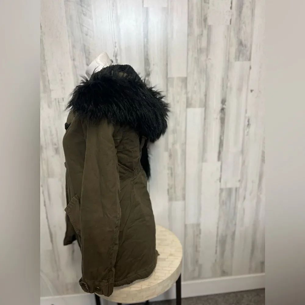 Green jacket  - Picture 2 of 7